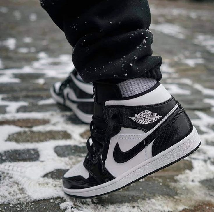 Air Jordan 1 Mid Panda Black&White
