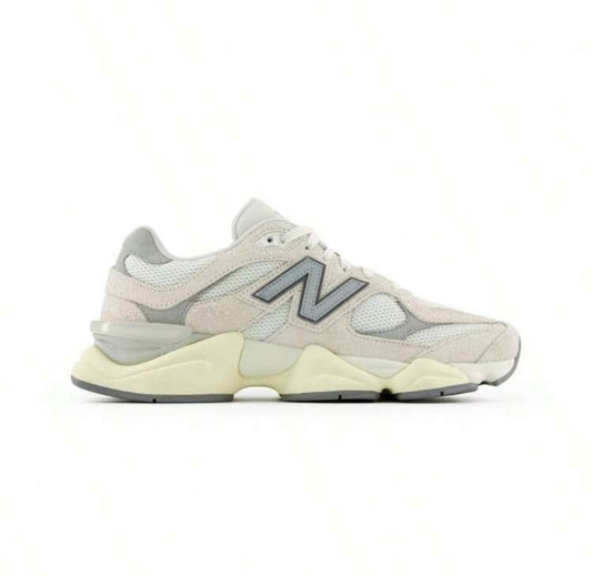 New balance sneakers {box not included please add on}