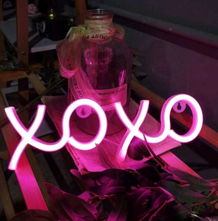 Pink XOXO Neon Light (10 x 30 cm)