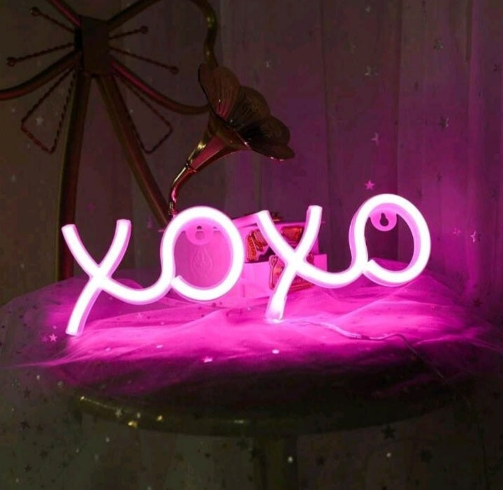 Pink XOXO Neon Light (10 x 30 cm)