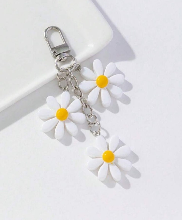 Daisy Shaped Handbag Pendant, 1pc, White